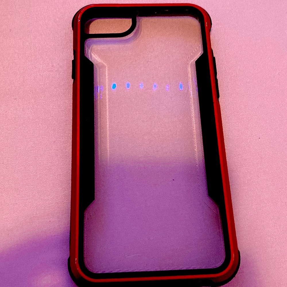 I’m selling this transparent phone case for a iPhone SE